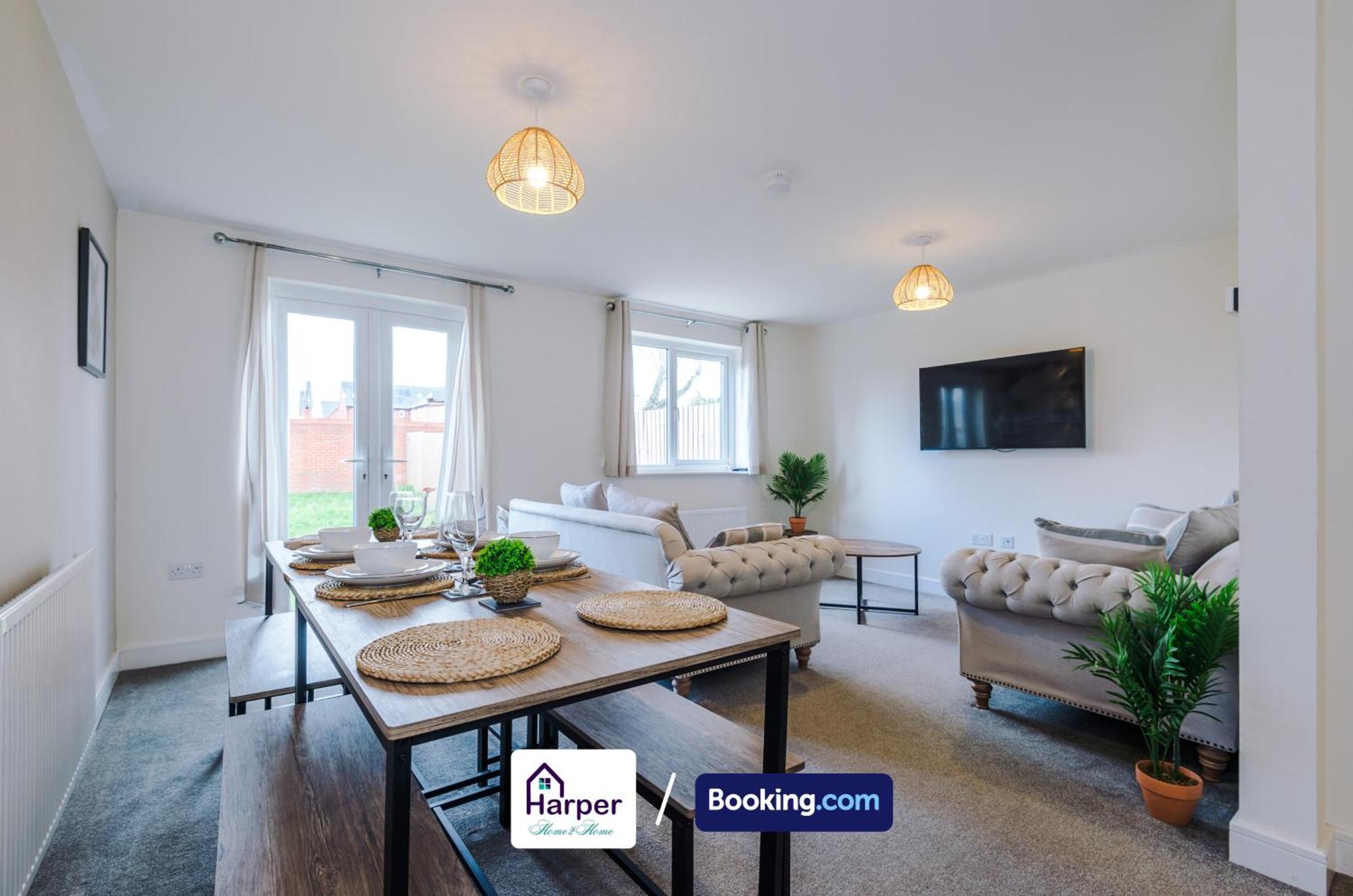 Prime Location 3 Storey By Harperletting Short Lets & Serviced Accommodation Chester With Driveway Long Or Short Stays Hough Green 外观 照片