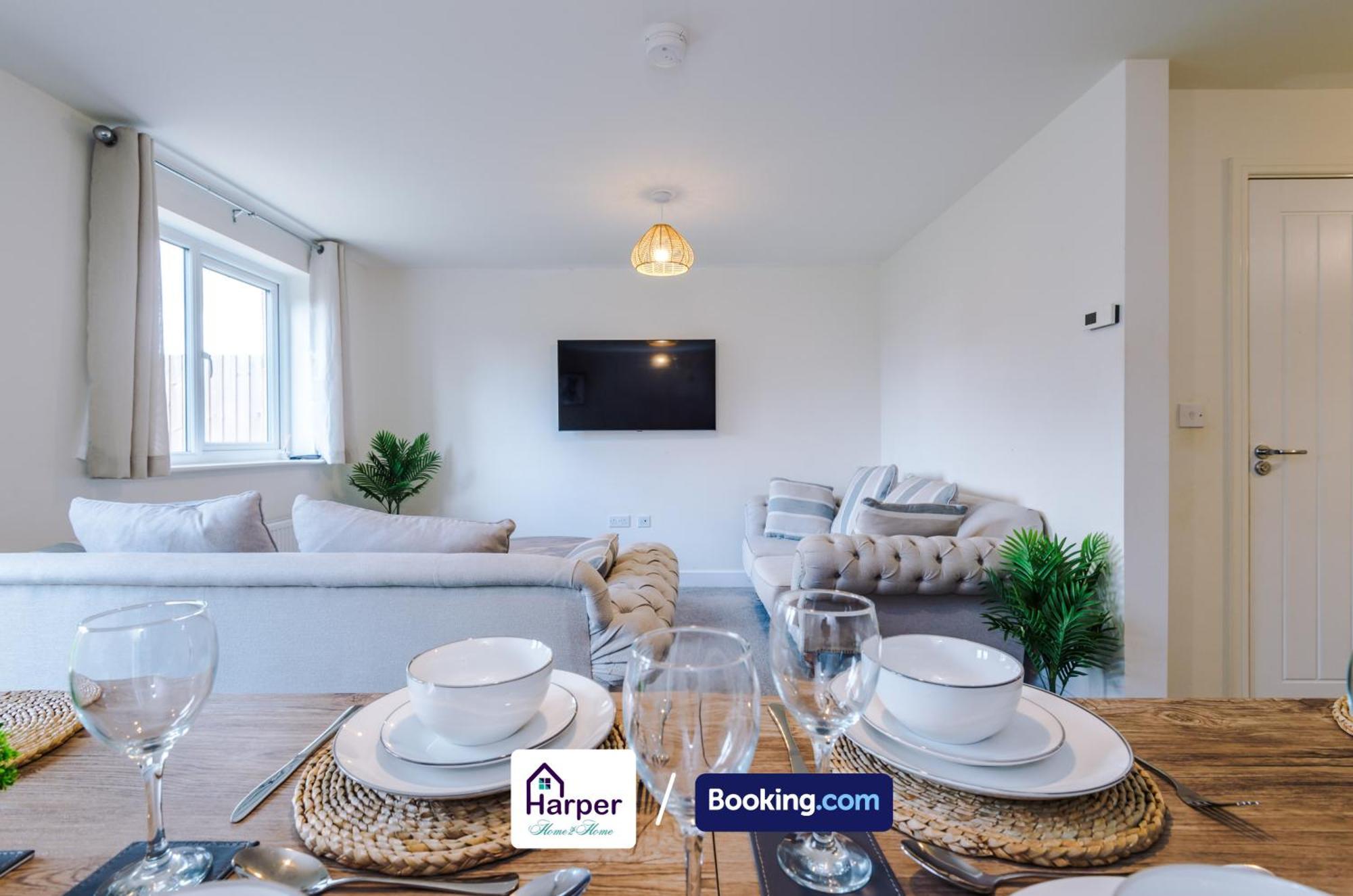 Prime Location 3 Storey By Harperletting Short Lets & Serviced Accommodation Chester With Driveway Long Or Short Stays Hough Green 外观 照片