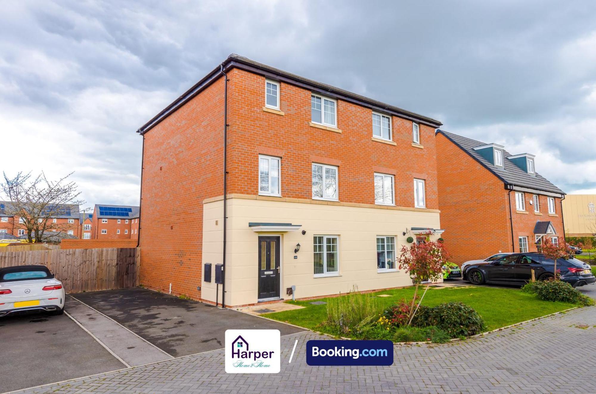 Prime Location 3 Storey By Harperletting Short Lets & Serviced Accommodation Chester With Driveway Long Or Short Stays Hough Green 外观 照片