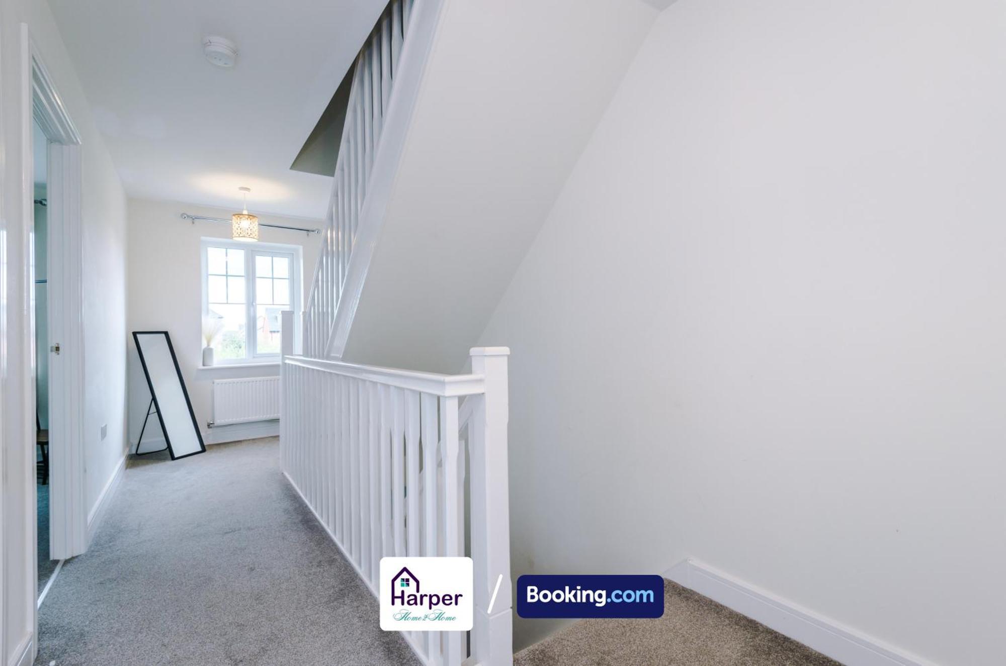 Prime Location 3 Storey By Harperletting Short Lets & Serviced Accommodation Chester With Driveway Long Or Short Stays Hough Green 外观 照片