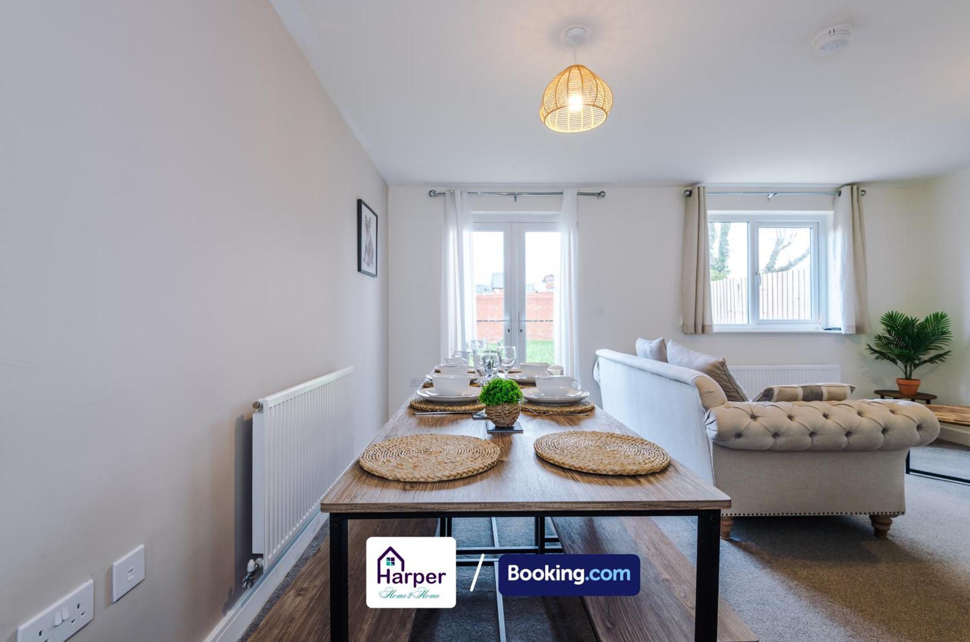 Prime Location 3 Storey By Harperletting Short Lets & Serviced Accommodation Chester With Driveway Long Or Short Stays Hough Green 外观 照片