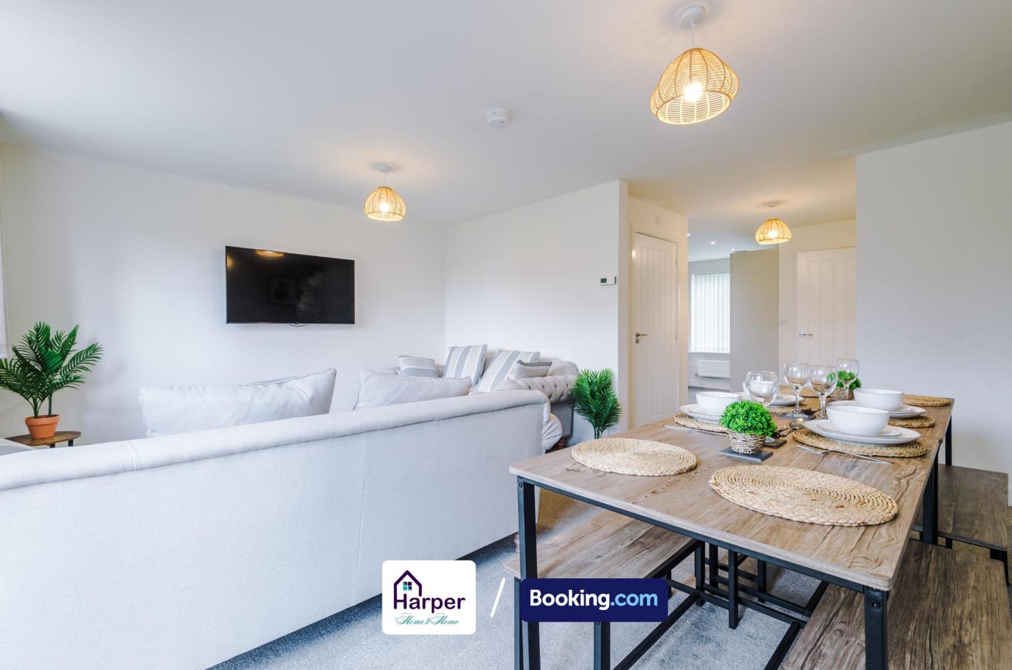 Prime Location 3 Storey By Harperletting Short Lets & Serviced Accommodation Chester With Driveway Long Or Short Stays Hough Green 外观 照片