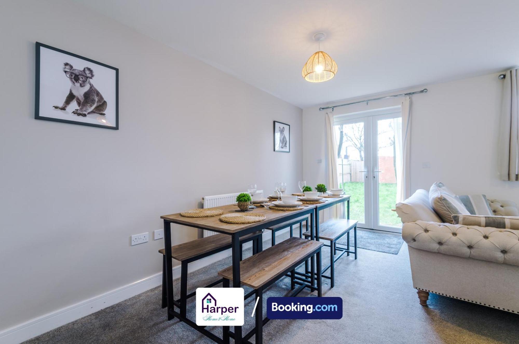 Prime Location 3 Storey By Harperletting Short Lets & Serviced Accommodation Chester With Driveway Long Or Short Stays Hough Green 外观 照片