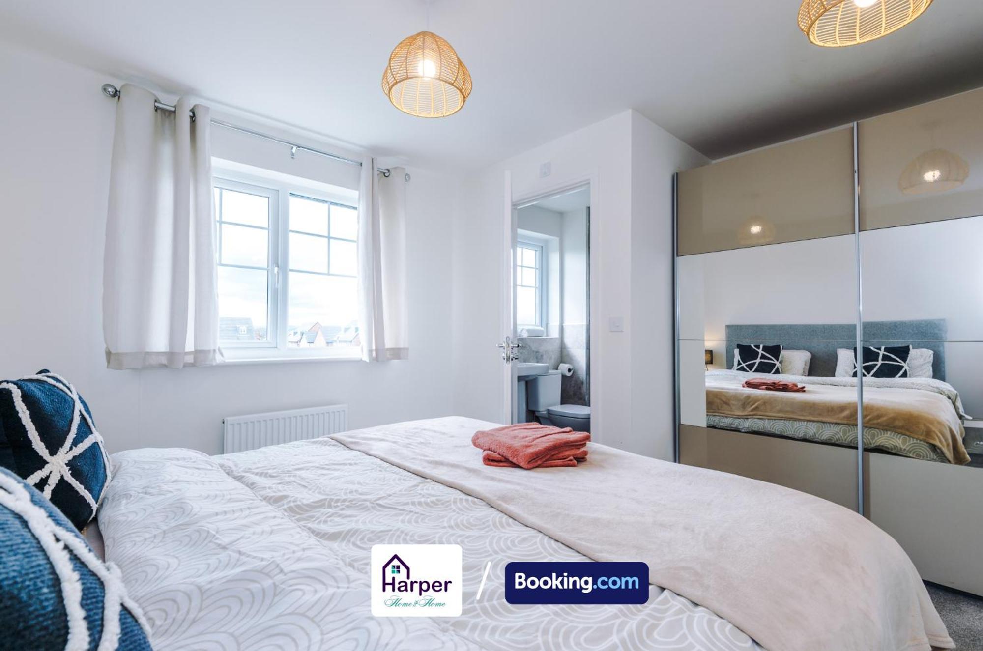 Prime Location 3 Storey By Harperletting Short Lets & Serviced Accommodation Chester With Driveway Long Or Short Stays Hough Green 外观 照片