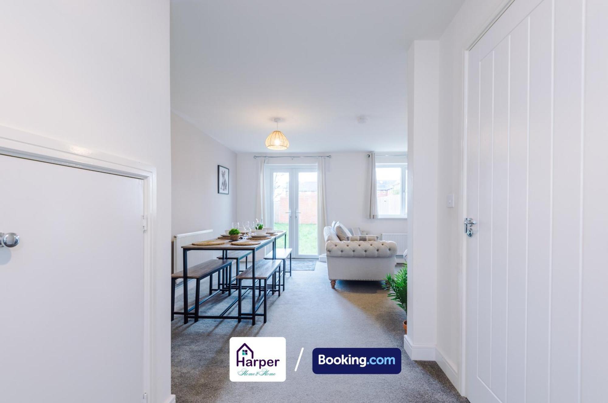 Prime Location 3 Storey By Harperletting Short Lets & Serviced Accommodation Chester With Driveway Long Or Short Stays Hough Green 外观 照片